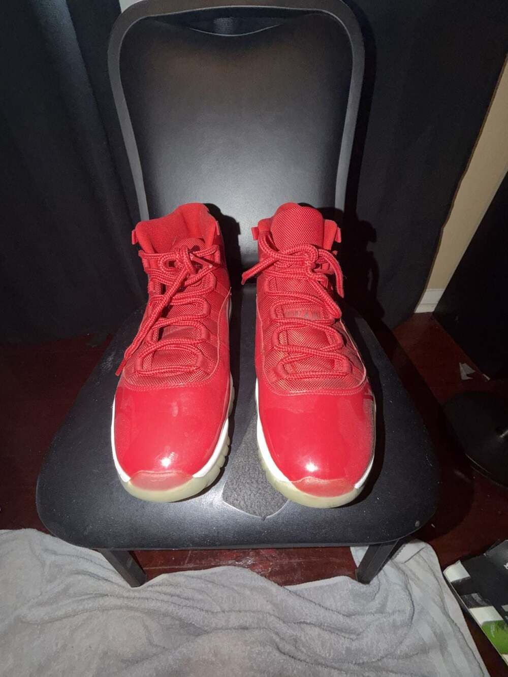 Jordan 11 Retro Win Like '96 Red Sneakers